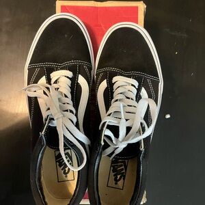 Vans Men's Classic Black and White Sneakers